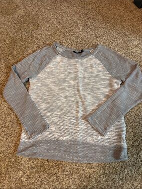 Apt. 9 Two-Tone Light Gray and Cream Raglan Knit Sweater